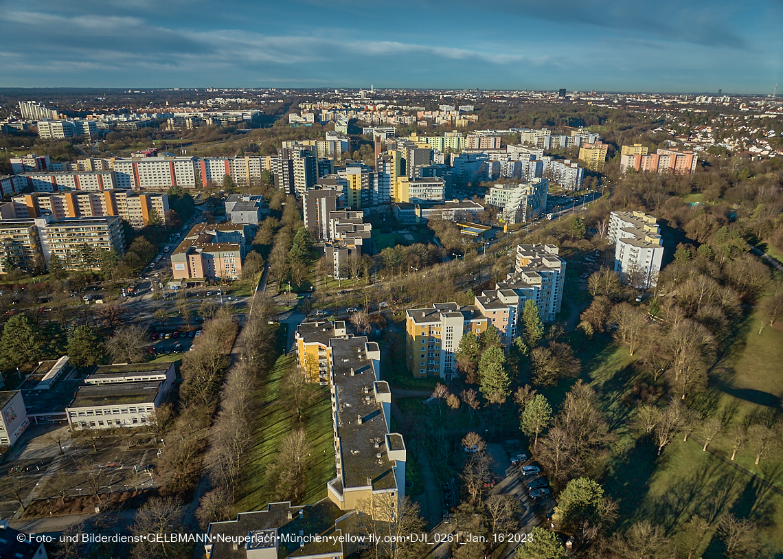 16.01.2023 - Marx-Zentrum mit Grundschule und Umgebung